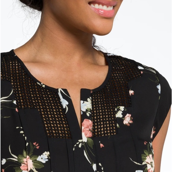 New‎ DANIEL RAINN
Estefany Lace Detail Split Neck Blouse - Picture 4 of 5